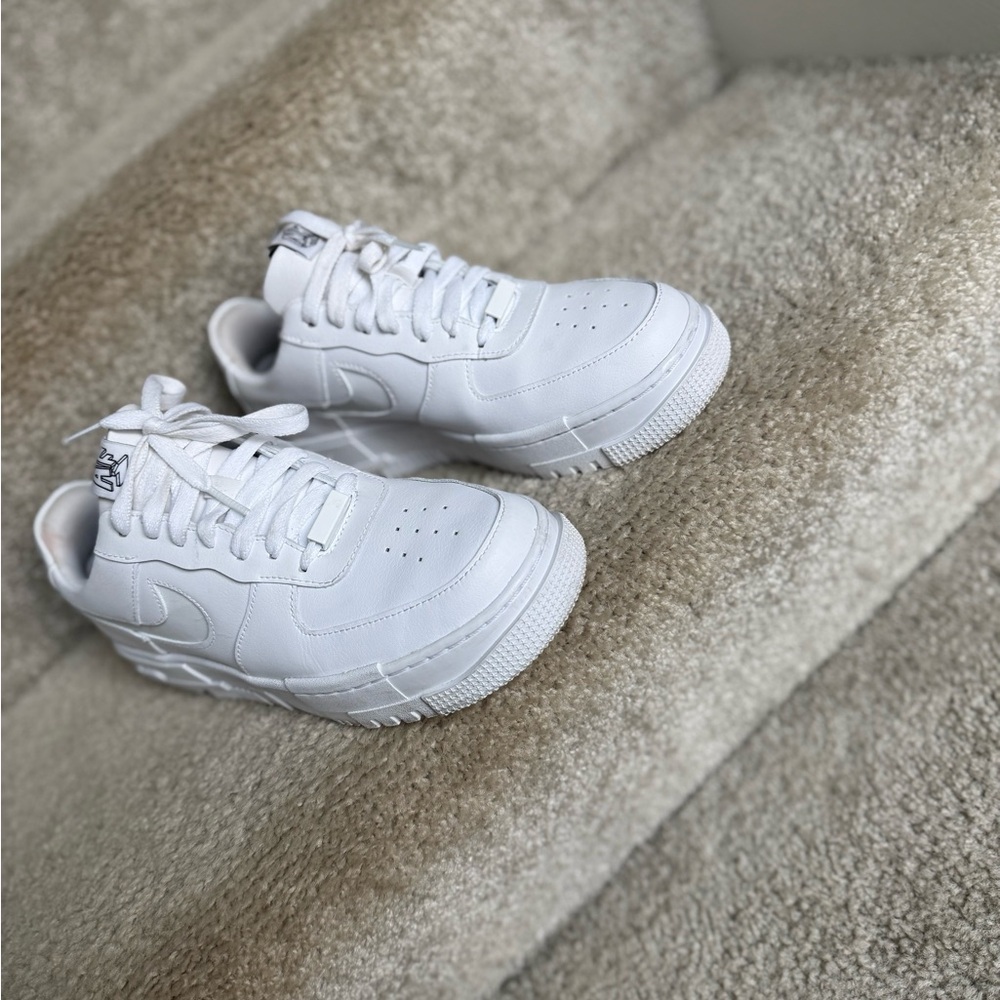 White AF-1 pixel